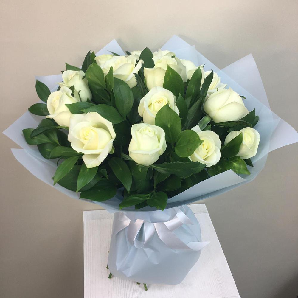 Букет 15 Белых роз Проуд в Кузнецово