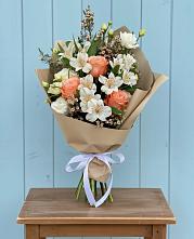 Букет цветов из:  Альстромерии, Лизиантусы, Розы и Хризантемы в Кузнецово