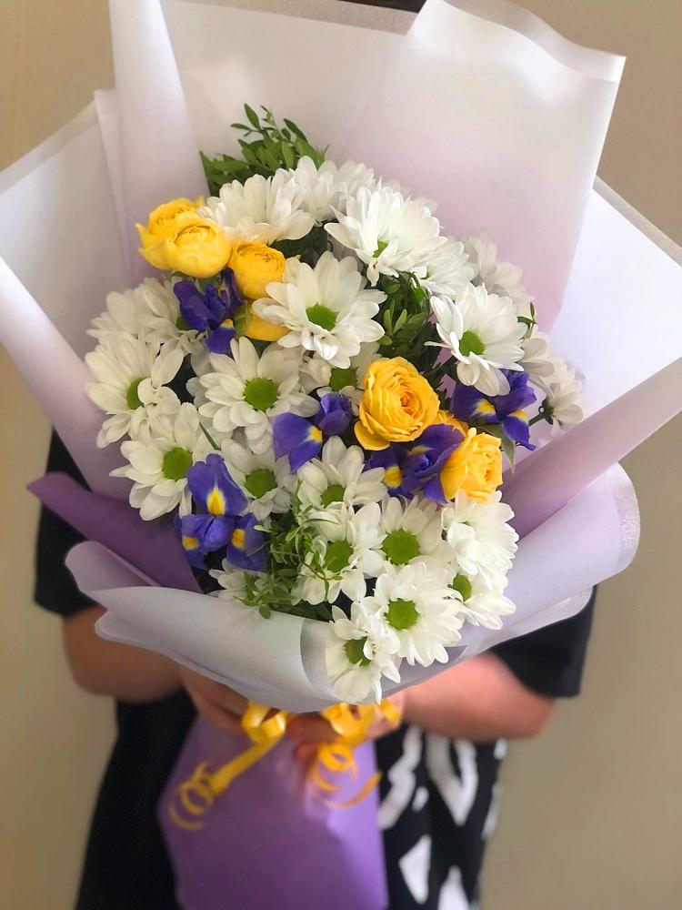 Букет цветов из: Ирисы, Хризантемы и Розы в Кузнецово
