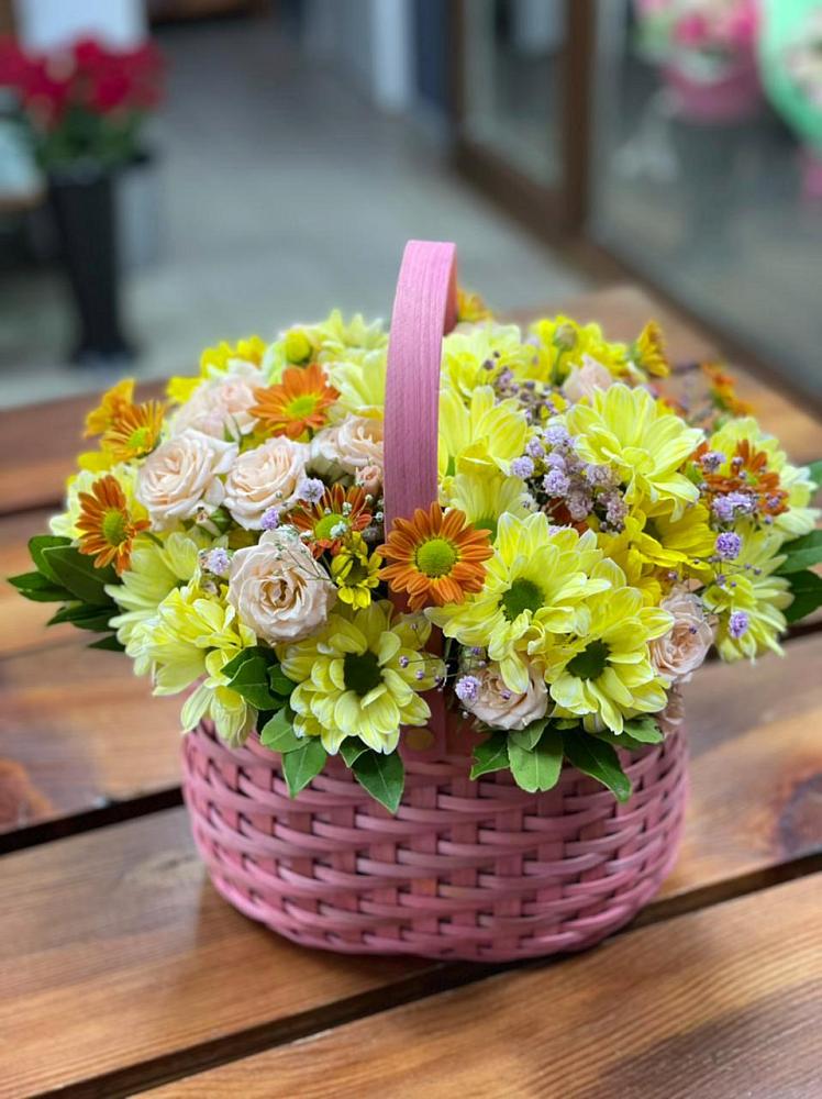 Цветочная композиция из Хризантемы и Розы в корзине в Кузнецово